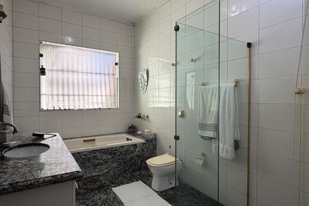 Casa para alugar com 200m², 4 quartos e 2 vagasBanheiro Social