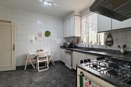 Casa para alugar com 200m², 4 quartos e 2 vagasCozinha