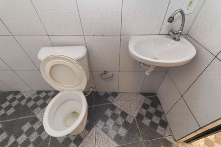 Casa para alugar com 80m², 2 quartos e 1 vaga Casa para alugar com 80m², 2 quartos e 1 vagaBanheiro