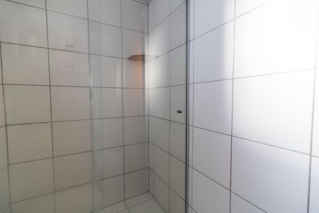 Banheiro de apartamento à venda com 2 quartos, 39m² em Vila Nova, Porto Alegre