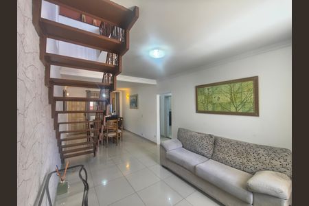 Sala de casa de condomínio para alugar com 3 quartos, 197m² em Taquara, Rio de Janeiro
