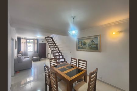 Sala de casa de condomínio para alugar com 3 quartos, 197m² em Taquara, Rio de Janeiro