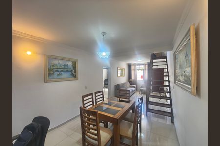 Sala de casa de condomínio para alugar com 3 quartos, 197m² em Taquara, Rio de Janeiro