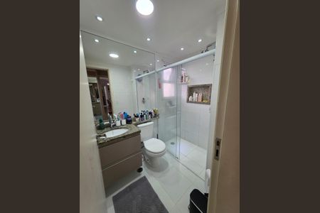 Banheiro de apartamento à venda com 2 quartos, 73m² em Jardim Wanda, Taboão da Serra