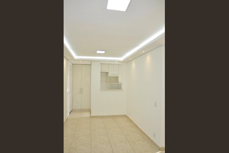Detalhe - Sala e Sala de Jantar com Varanda de apartamento para alugar com 2 quartos, 52m² em Conjunto Residencial Vista Verde, São Paulo