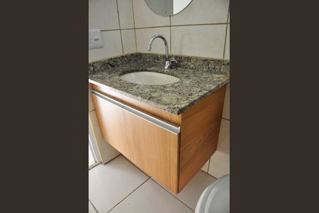 Detalhe - Banheiro Social de apartamento para alugar com 2 quartos, 52m² em Conjunto Residencial Vista Verde, São Paulo