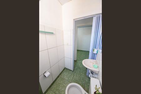 Banheiro de casa para alugar com 1 quarto, 50m² em Parque Santo Antonio, Taubaté