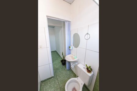 Banheiro de casa para alugar com 1 quarto, 50m² em Parque Santo Antonio, Taubaté