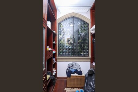 Casa para alugar com 400m², 6 quartos e 2 vagas Casa para alugar com 400m², 6 quartos e 2 vagasCloset da suíte 2