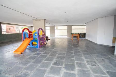 Apartamento à venda com 74m², 2 quartos e 1 vaga Apartamento à venda com 74m², 2 quartos e 1 vagaÁrea comum - Playground