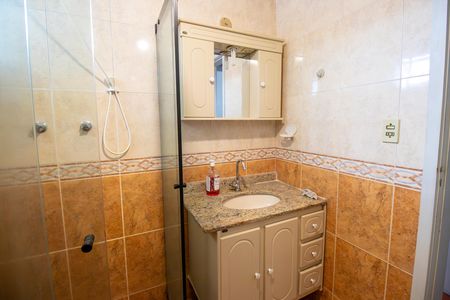 Banheiro de apartamento à venda com 2 quartos, 74m² em Olaria, Rio de Janeiro