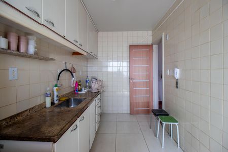 Apartamento à venda com 74m², 2 quartos e 1 vaga Apartamento à venda com 74m², 2 quartos e 1 vagaCozinha e Área de Serviço