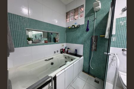 Casa à venda com 217m², 4 quartos e 2 vagas