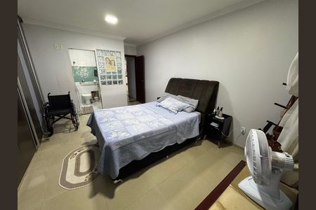 Casa à venda com 217m², 4 quartos e 2 vagas