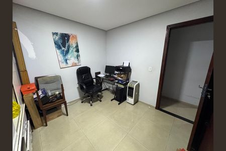 Casa à venda com 217m², 4 quartos e 2 vagas