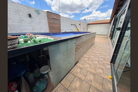 Casa à venda com 217m², 4 quartos e 2 vagas