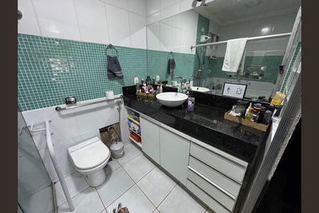 Casa à venda com 217m², 4 quartos e 2 vagas