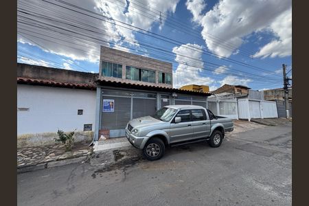 Casa à venda com 217m², 4 quartos e 2 vagas