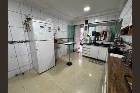 Casa à venda com 217m², 4 quartos e 2 vagas