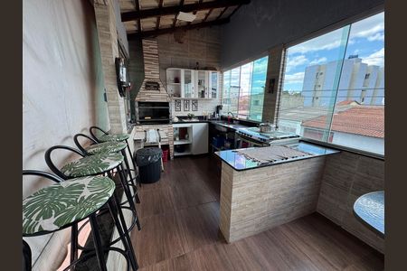 Casa à venda com 217m², 4 quartos e 2 vagas