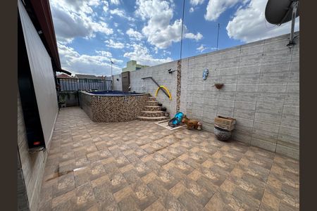 Casa à venda com 217m², 4 quartos e 2 vagas