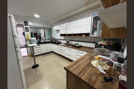 Casa à venda com 217m², 4 quartos e 2 vagas