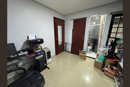 Casa à venda com 217m², 4 quartos e 2 vagas