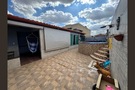 Casa à venda com 217m², 4 quartos e 2 vagas