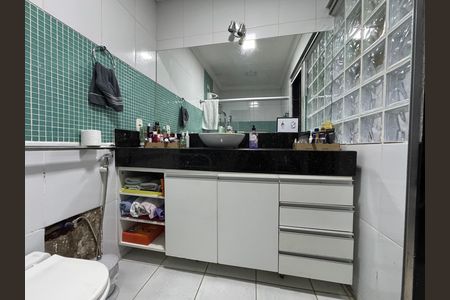 Casa à venda com 217m², 4 quartos e 2 vagas