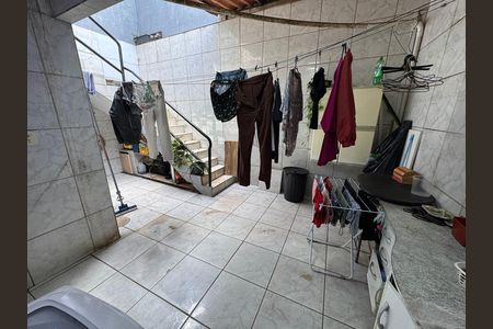 Casa à venda com 217m², 4 quartos e 2 vagas