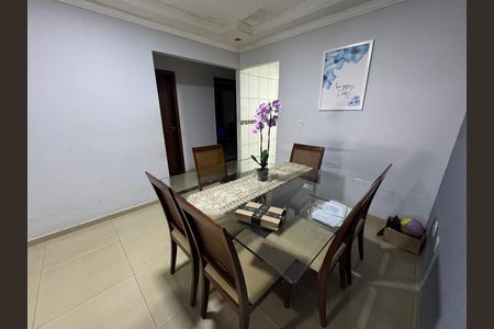 Casa à venda com 217m², 4 quartos e 2 vagas