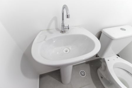 Banheiro de apartamento à venda com 2 quartos, 42m² em Vila Campanela, São Paulo