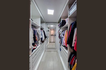 Closet da suíte de casa para alugar com 3 quartos, 250m² em Vila Santa Isabel, São Paulo