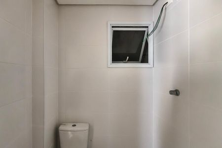 Banheiro de apartamento para alugar com 1 quarto, 48m² em Guilhermina, Praia Grande