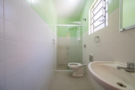 Banheiro da Suíte de casa para alugar com 2 quartos, 62m² em Vila Guarani, São Paulo