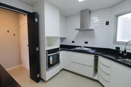 Cozinha de apartamento à venda com 3 quartos, 90m² em Vila Indiana, São Paulo