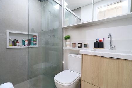 Banheiro  de kitnet/studio para alugar com 1 quarto, 17m² em Jardim Vera Cruz, São Paulo