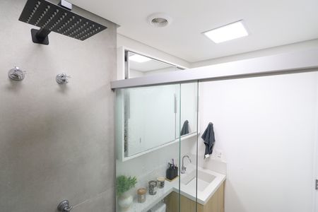 Banheiro  de kitnet/studio para alugar com 1 quarto, 17m² em Jardim Vera Cruz, São Paulo