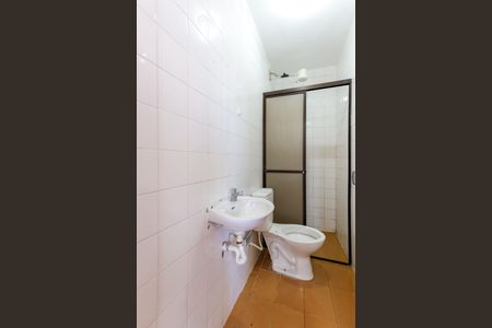 Banheiro de serviço de apartamento para alugar com 3 quartos, 96m² em Vila Diva, São Paulo