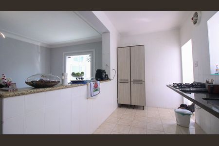 Casa à venda com 4 quartos, 240m² em Jardim Avelino, São Paulo