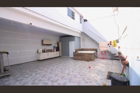 Casa à venda com 4 quartos, 240m² em Jardim Avelino, São Paulo