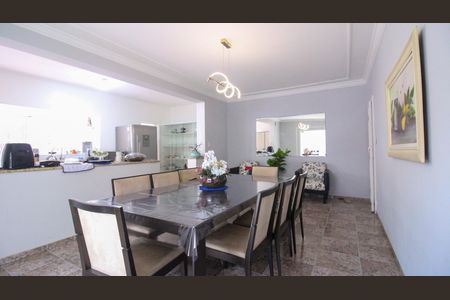 Casa à venda com 4 quartos, 240m² em Jardim Avelino, São Paulo