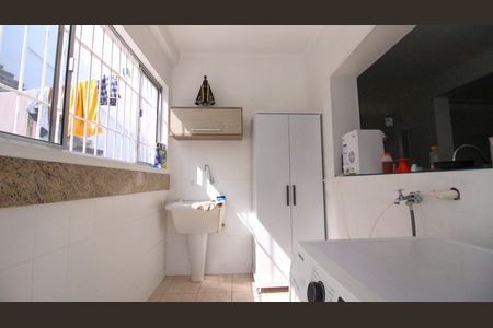 Casa à venda com 4 quartos, 240m² em Jardim Avelino, São Paulo