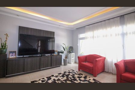 Casa à venda com 4 quartos, 240m² em Jardim Avelino, São Paulo
