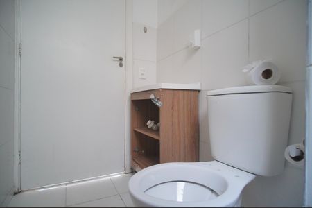 Banheiro de apartamento à venda com 2 quartos, 43m² em Santos Dumont, São Leopoldo