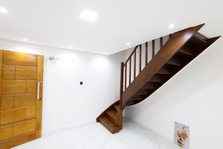 Casa para alugar com 230m², 2 quartos e 2 vagas Casa para alugar com 230m², 2 quartos e 2 vagasSala