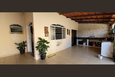 varanda de casa para alugar com 3 quartos, 360m² em Niterói, Betim
