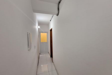 Corredor de kitnet/studio para alugar com 1 quarto, 15m² em Vila Sao Pedro, Santo André