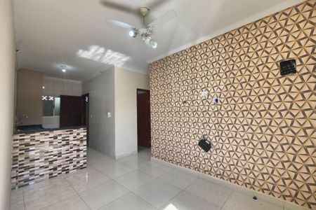 Sala de casa de condomínio para alugar com 2 quartos, 50m² em Vila Sonia, Praia Grande
