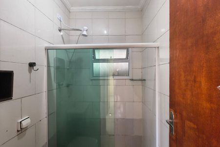 Banheiro de casa de condomínio para alugar com 2 quartos, 50m² em Vila Sonia, Praia Grande
